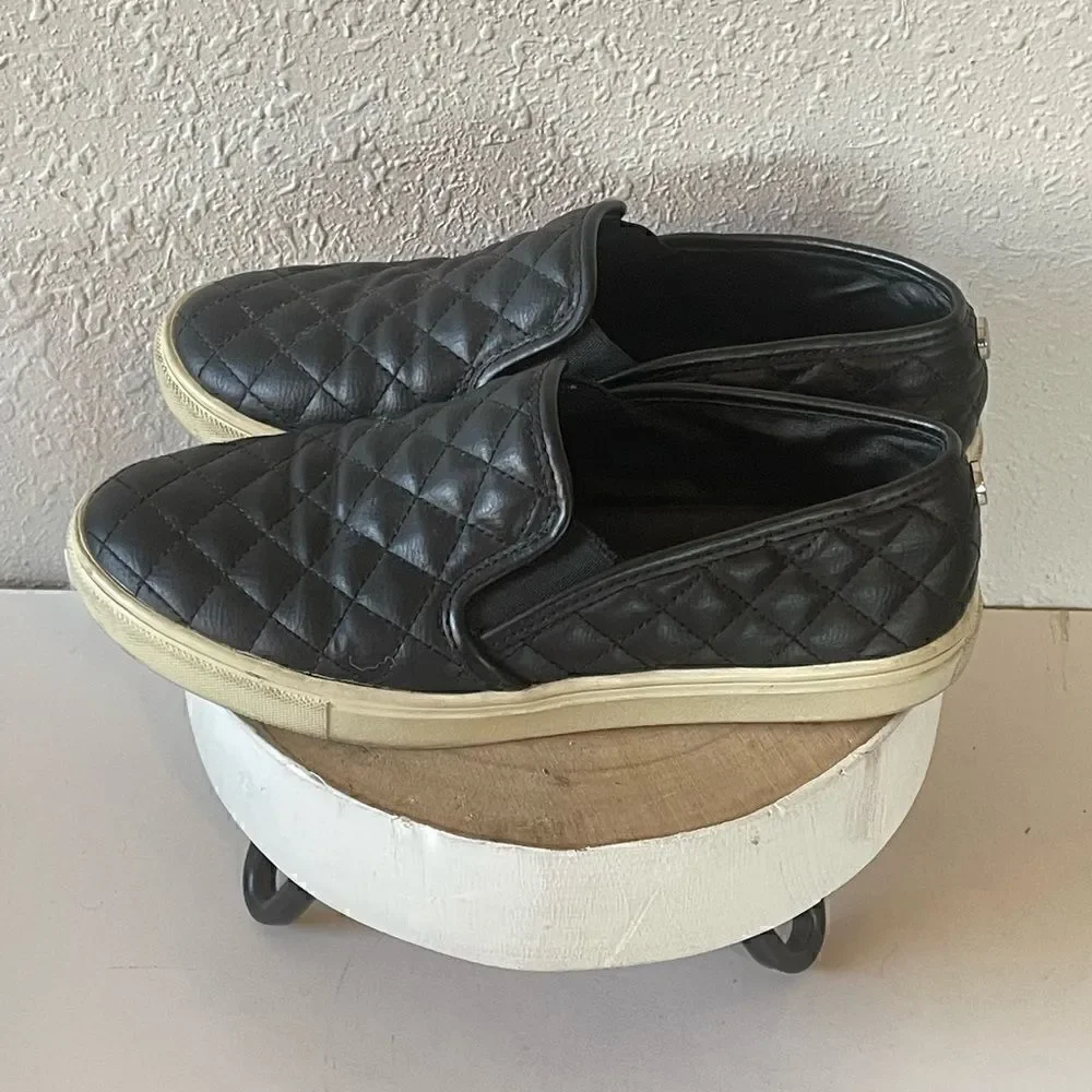 Used Steve Madden Womens Black Ecentrcq Quilted Slip-On Sneaker Size 6M
